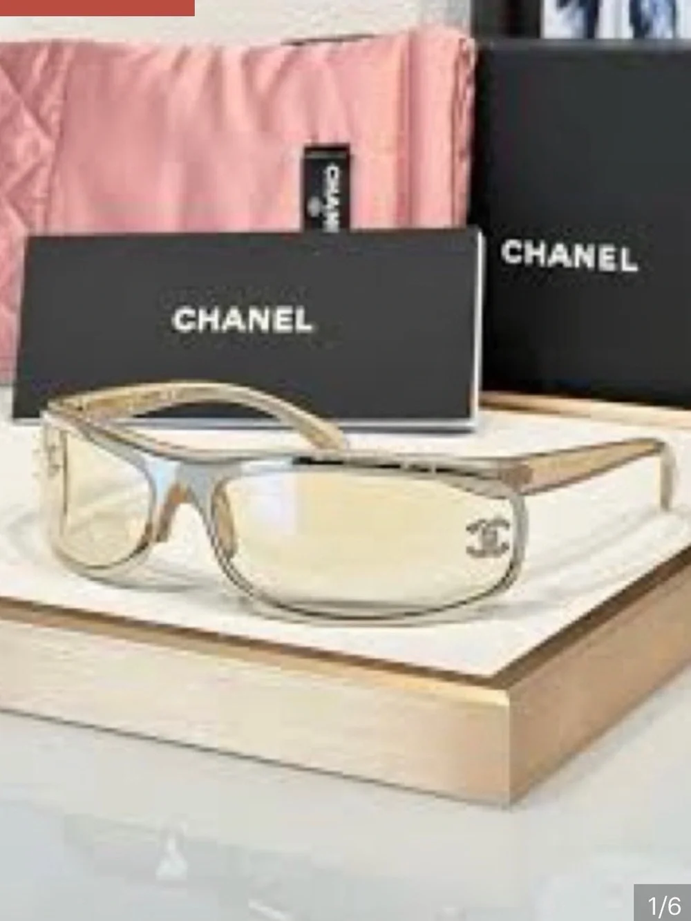 CHANEL sleek quilted
